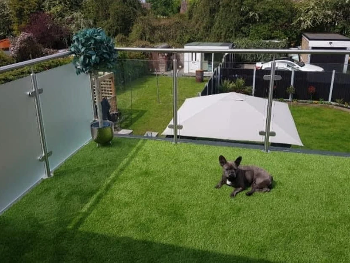 glass-balcony-raised-lawn-terrace-farnham-farnham-glass-balustrades-hero Glass balcony on raised lawn terrace, Farnham Glass Balustrades installation in Surrey