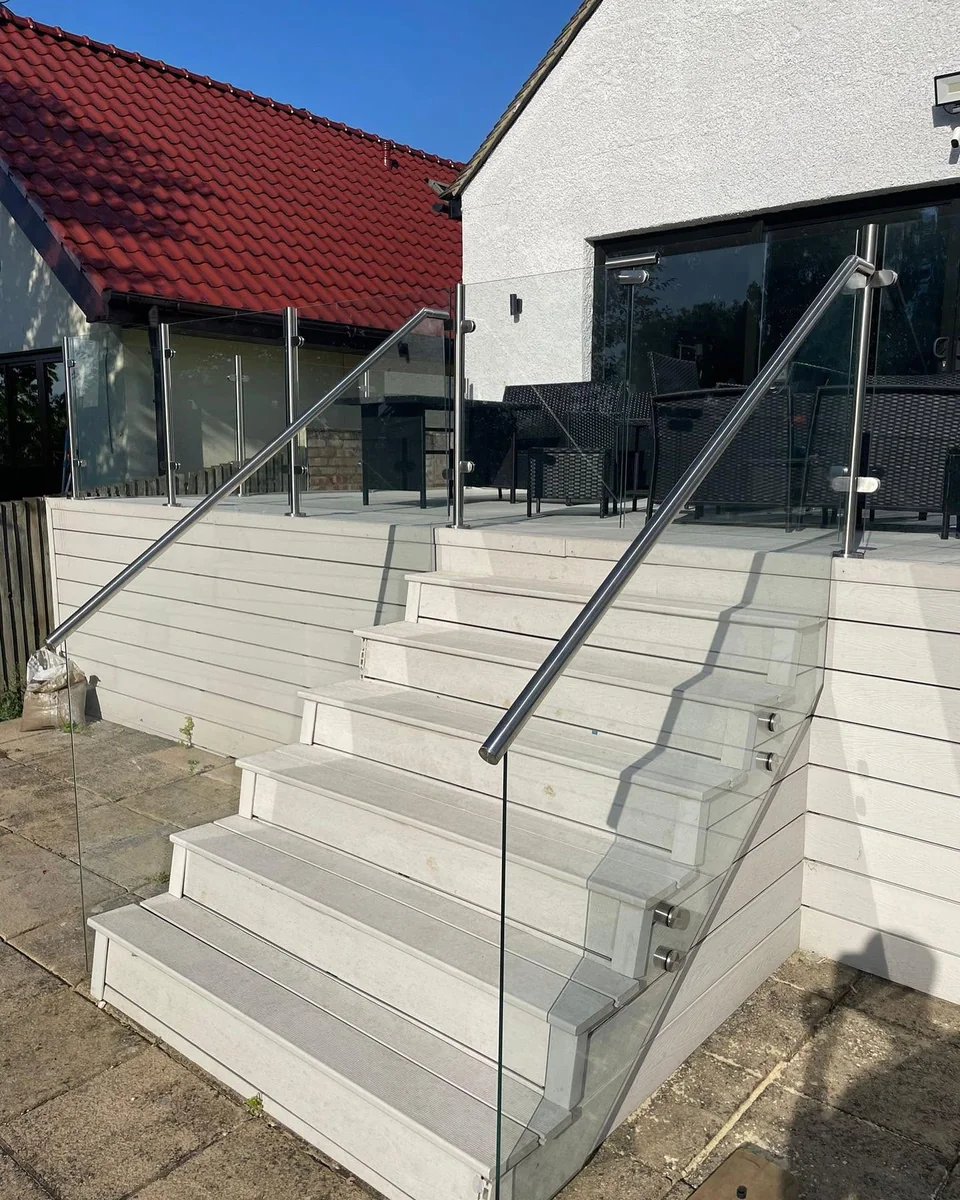 outdoor-glass-balustrade-external-steps-handrail-farnham-farnham-glass-balustrades Outdoor glass balustrade on external garden steps with handrail, Farnham Glass Balustrades