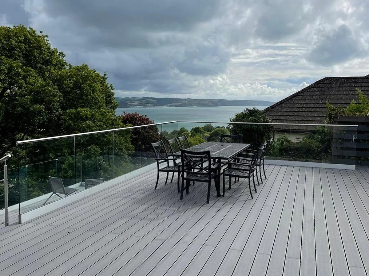 outdoor-glass-balustrade-sea-view-terrace-farnham-farnham-glass-balustrades-hero Outdoor glass balustrade on a terrace with open view, installed in Farnham by Farnham Glass Balustrades