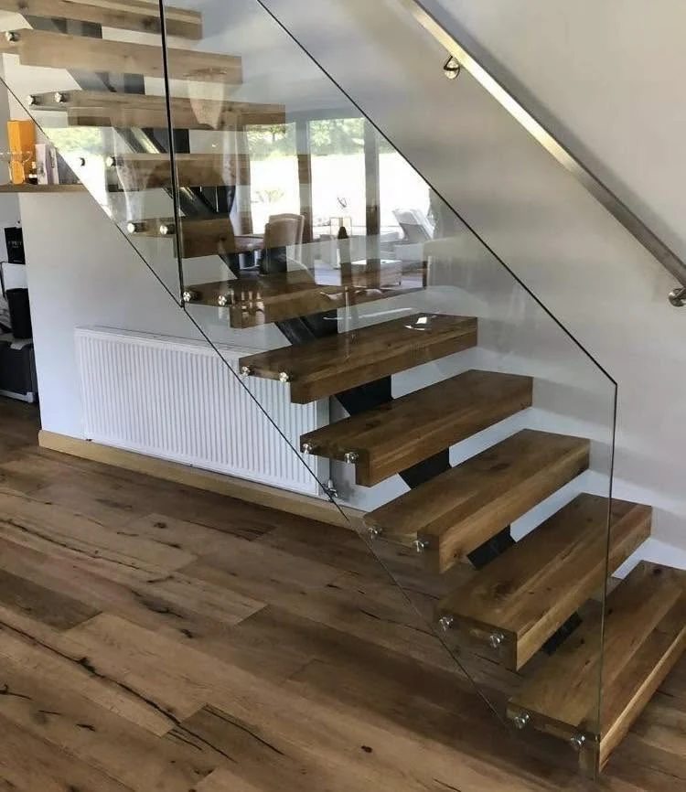 staircase-glass-balustrade-floating-oak-treads-farnham-farnham-glass-balustrades Glass balustrade installation detail alongside oak timber, Farnham Glass Balustrades
