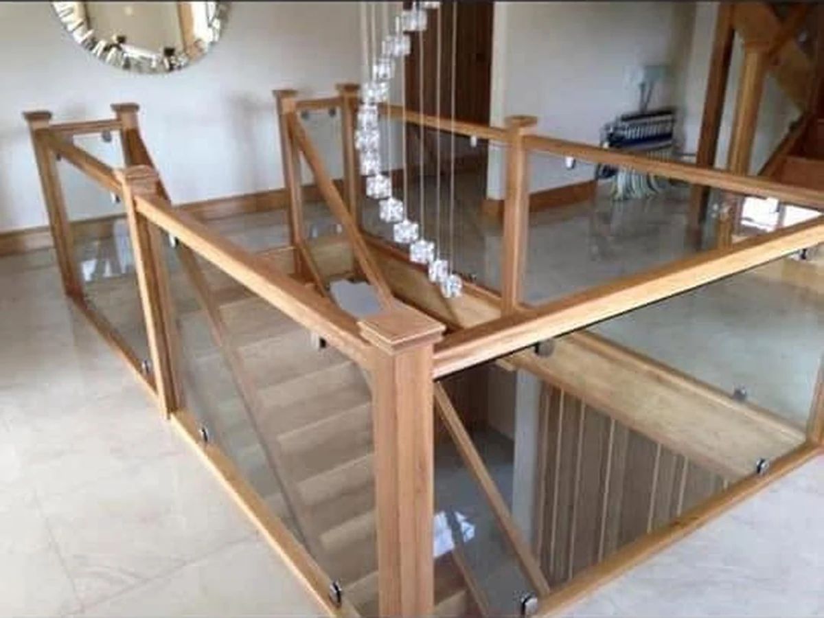 staircase-glass-balustrade-oak-frame-landing-void-farnham-farnham-glass-balustrades-hero Glass balustrade on staircase with oak frame and open landing void, Farnham Glass Balustrades