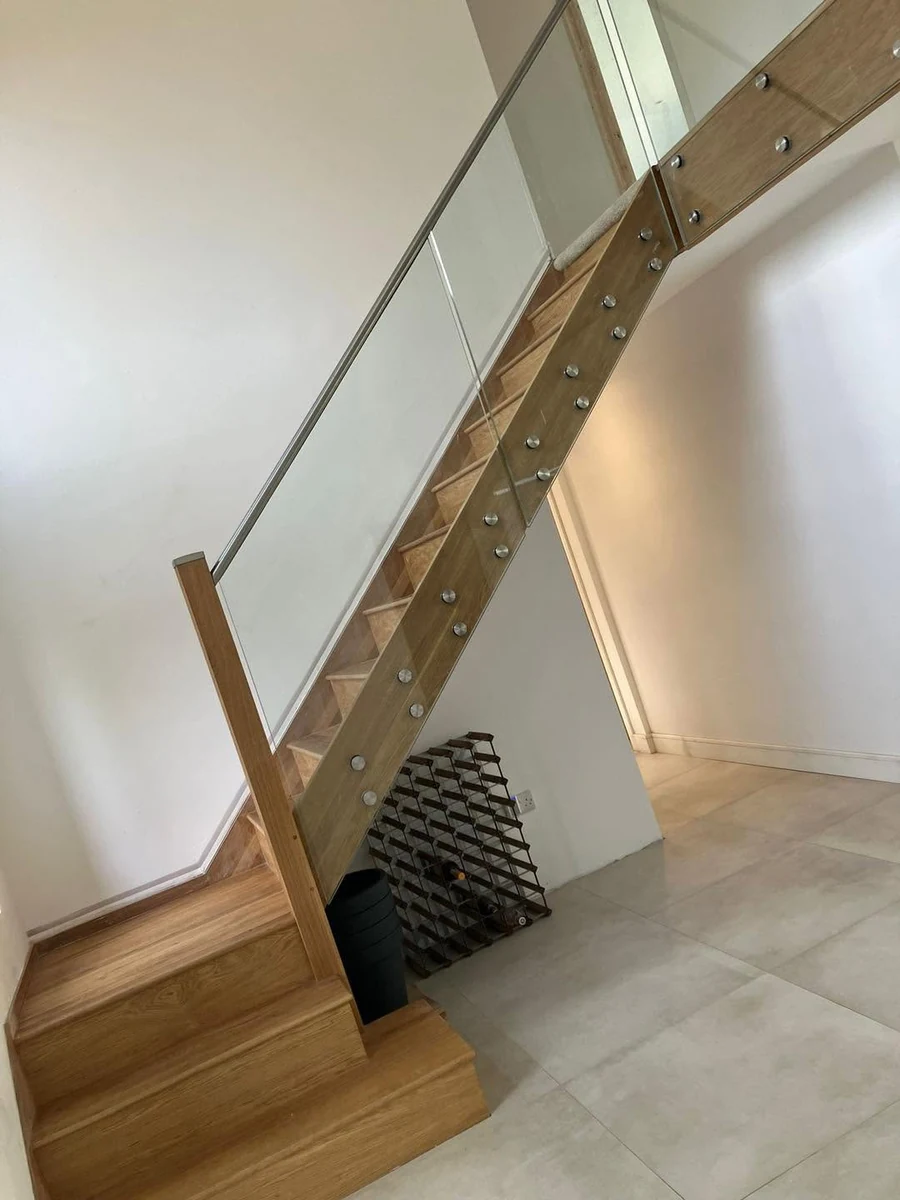 staircase-glass-balustrade-oak-standoff-bolts-farnham-farnham-glass-balustrades Staircase glass balustrade with oak standoff bolts fixing detail, Farnham